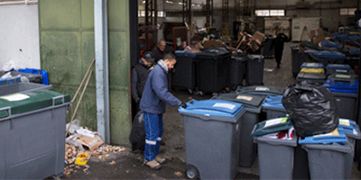 Arrivée des déchets des entreprises en centre de tri