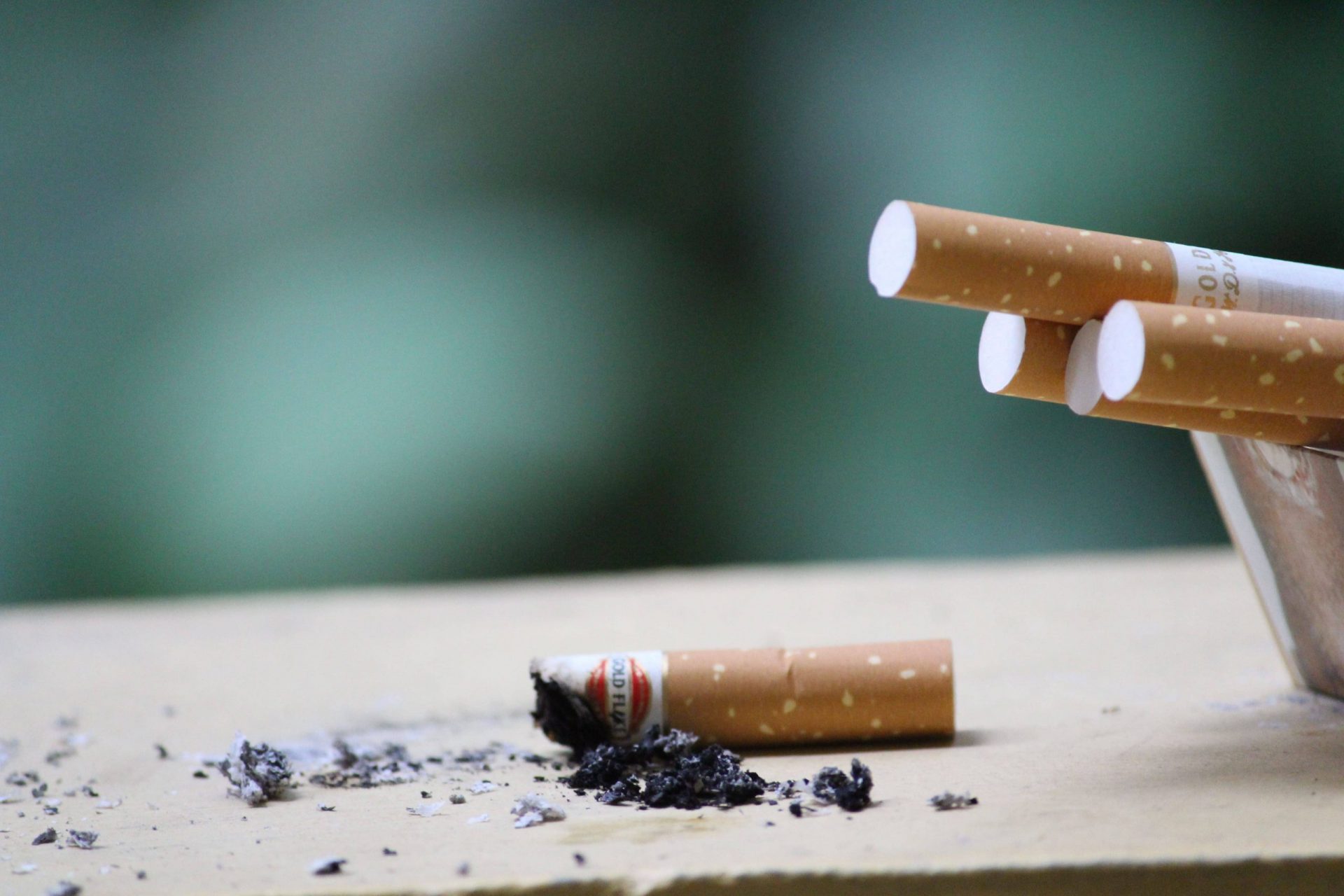 cigarette-recyclage-cendre-cendrier