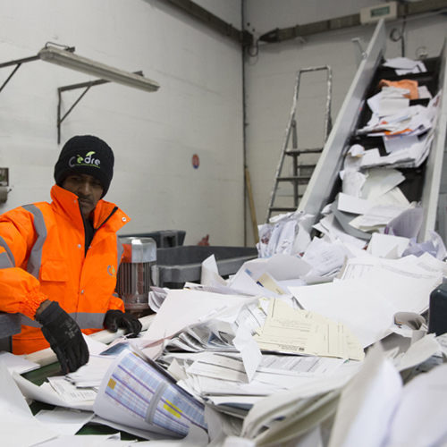 Recyclage et tri des papiers de bureau